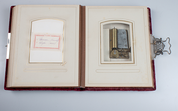 Fotoalbum mit Musikwerk, Innenansicht