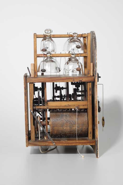 Wanduhr mit Glockenspiel (Seitenansicht)