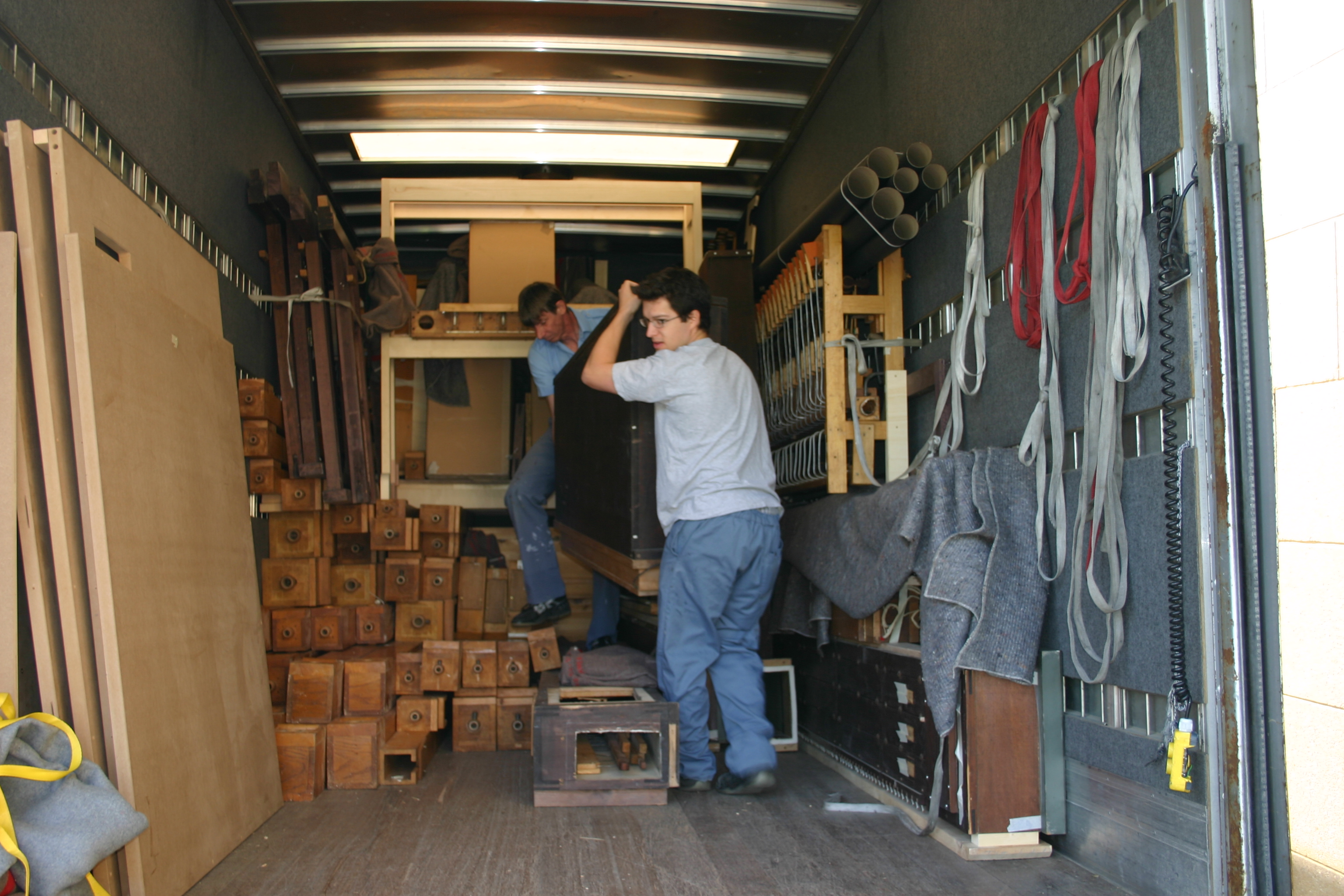 Arrival of the organ following its restoration