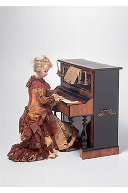 Pianist at piano animated figure