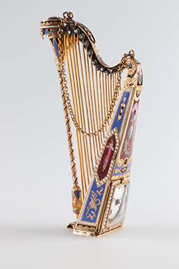 Pendant with musical mechanism