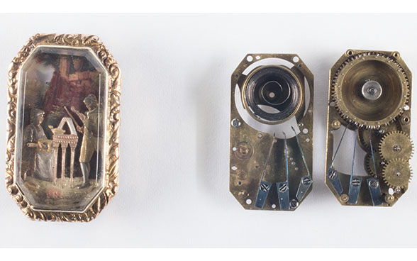 Bracelet (formerly ring) with musical mechanism