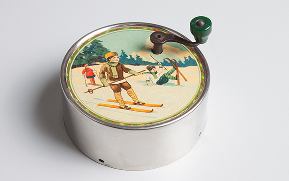 Crank box with musical mechanism